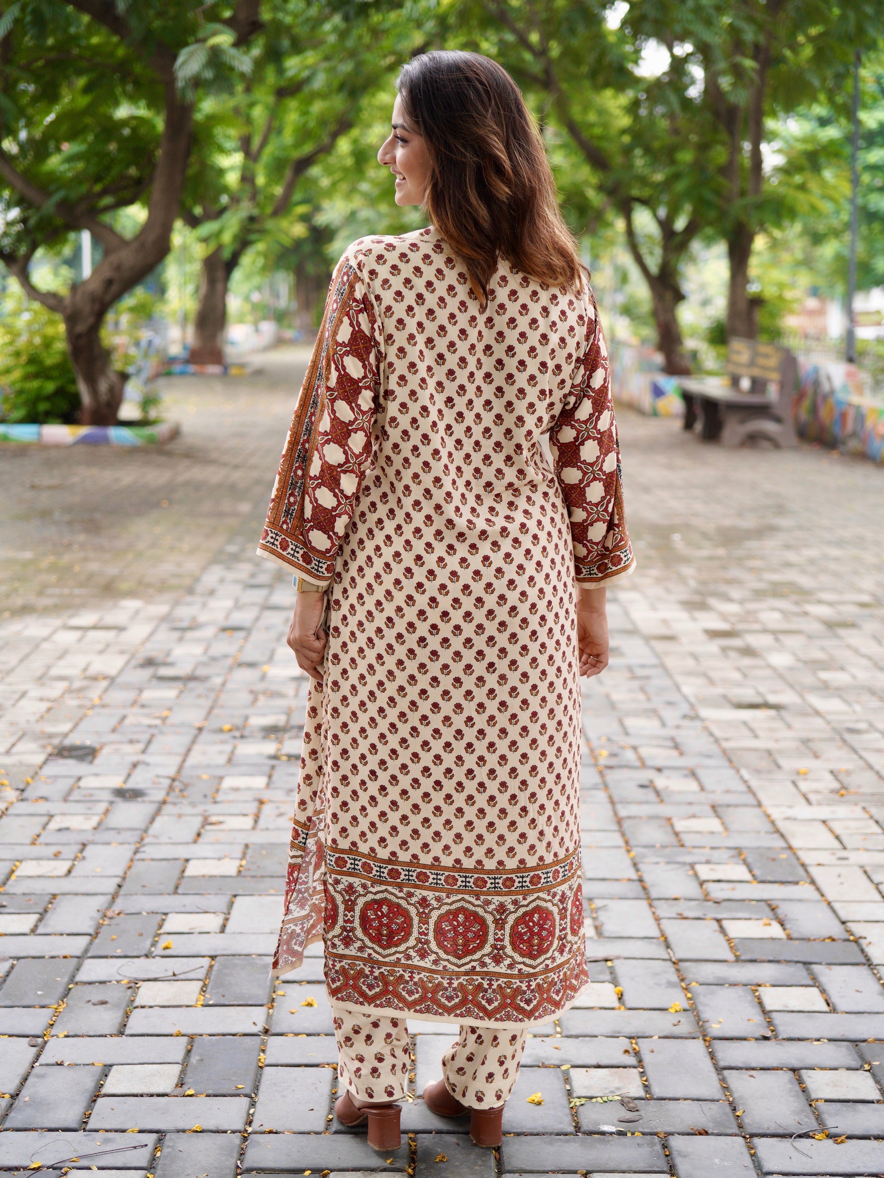 Jeeaayanu Fashion